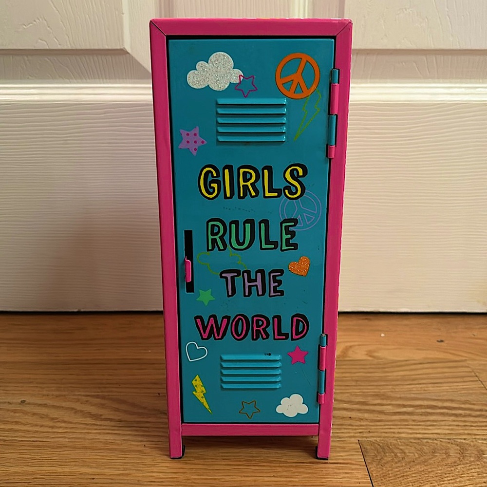 Vintage 2000s Doll Locker